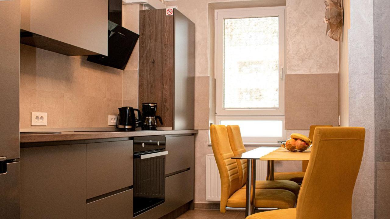 Royal Apartment Braşov Exterior foto